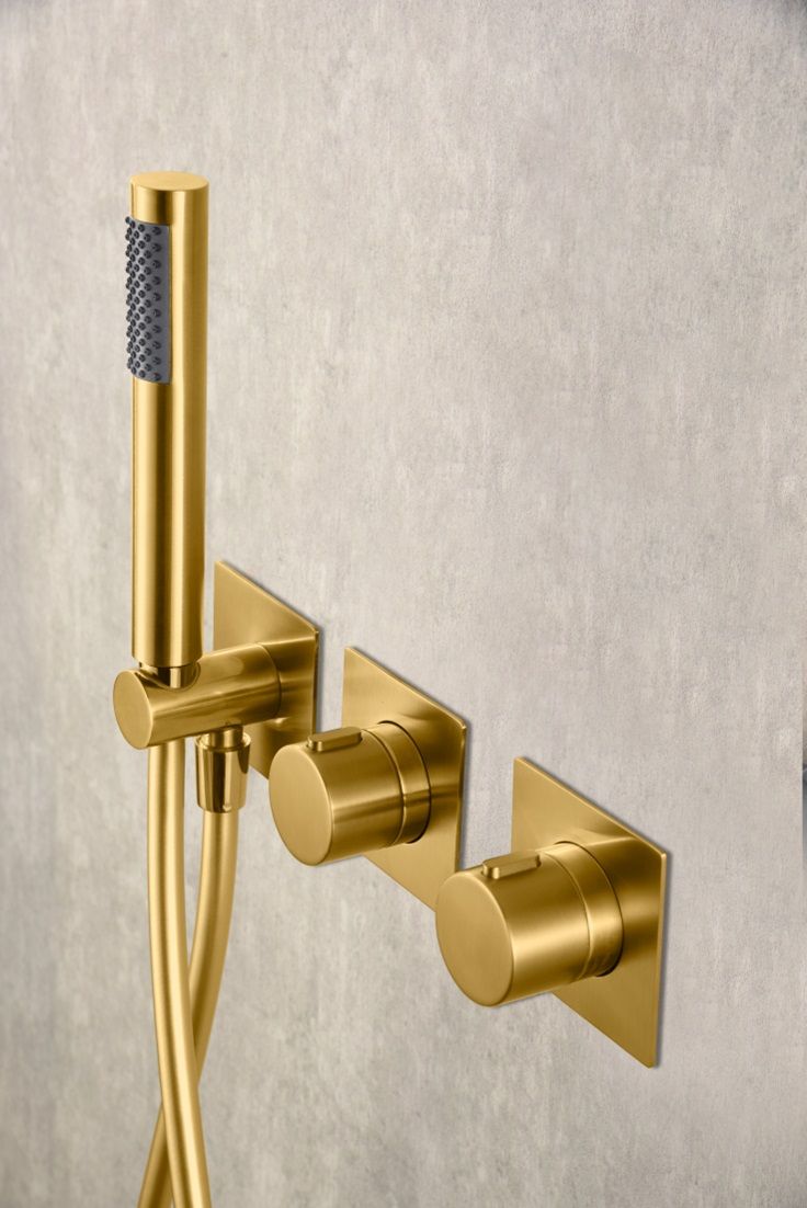 Torneira termostática para chuveiro termostático NEPAL de 2 vias com acabamento ouro escovado.