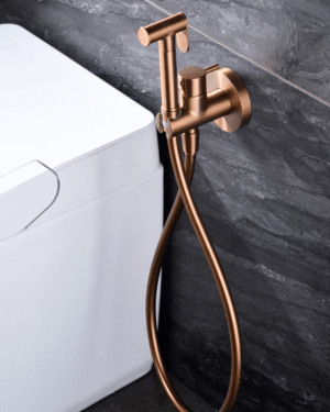 Ducha higiénica rose gold Munich com misturadora água quente fria instalada