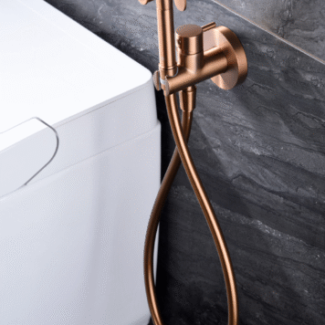Ducha higiénica rose gold Munich com misturadora água quente fria instalada