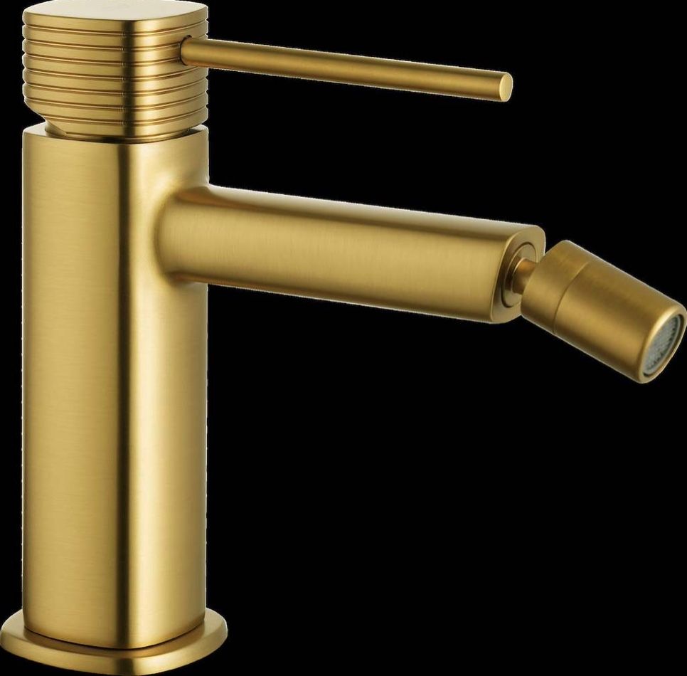 Torneira bidé Imex série Firenze em acabamento ouro escovado com fundo preto.