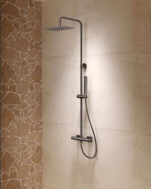 Sistema completo do conjunto de duche IMEX com acabamento Black Gun Metal fixado na parede.