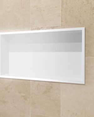 Nicho para duche Pacific 63x33cm em aço inox branco mate instalado na parede.