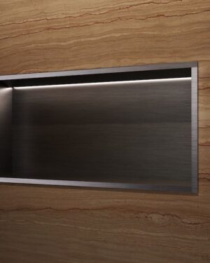Nicho de encastrar com luz LED Oceanic 33x63cm em aço inox Black Gun Metal PVD instalado.