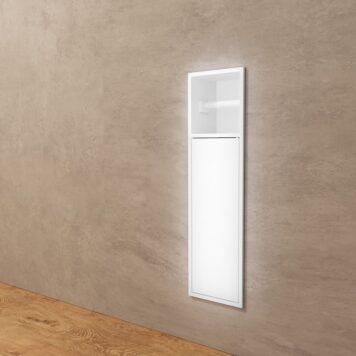 Nicho de encastrar para porta-escovas Egean 17x60cm em branco mate instalado na parede.