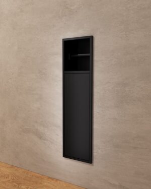 Nicho de encastrar para porta-escovas Egean 17x60cm em preto mate instalado na parede.