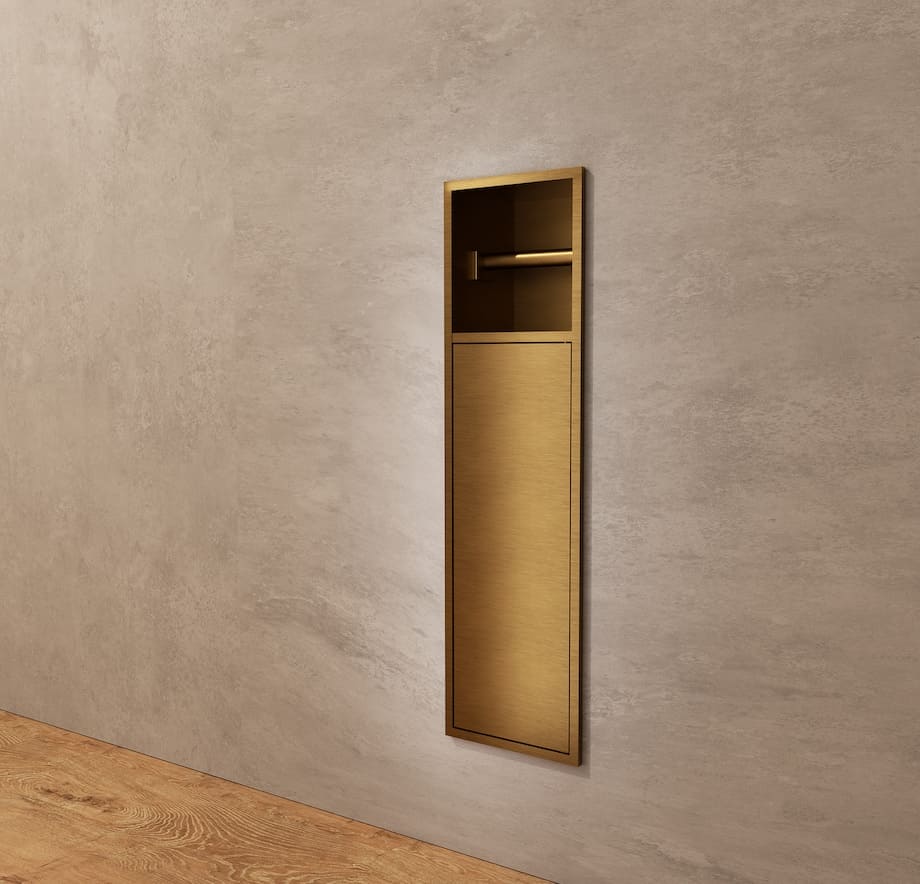 Nicho de encastrar para porta-escovas Egean 17x60cm em Ouro Escovado PVD instalado na parede.